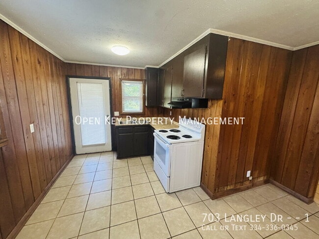 Foto del edificio - 703 Langley Dr