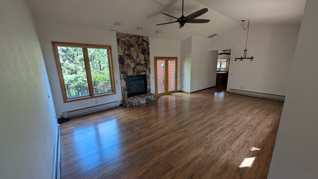 Building Photo - 202 Hillcrest Dr