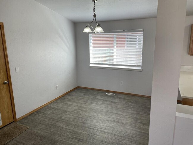 Building Photo - 2010 Del Rio Ave SE