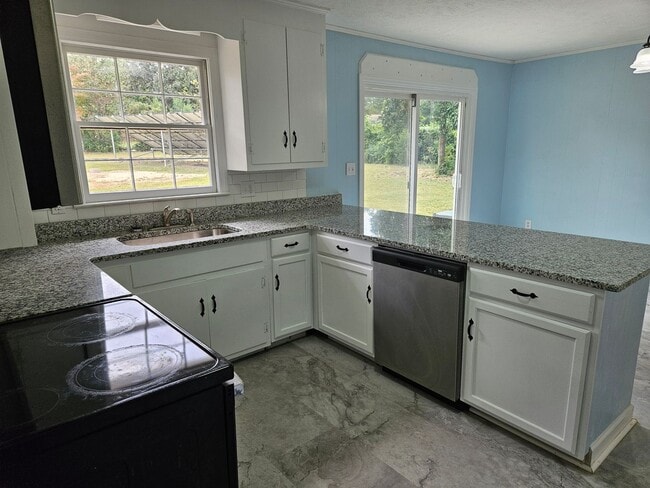 Building Photo - New Listing