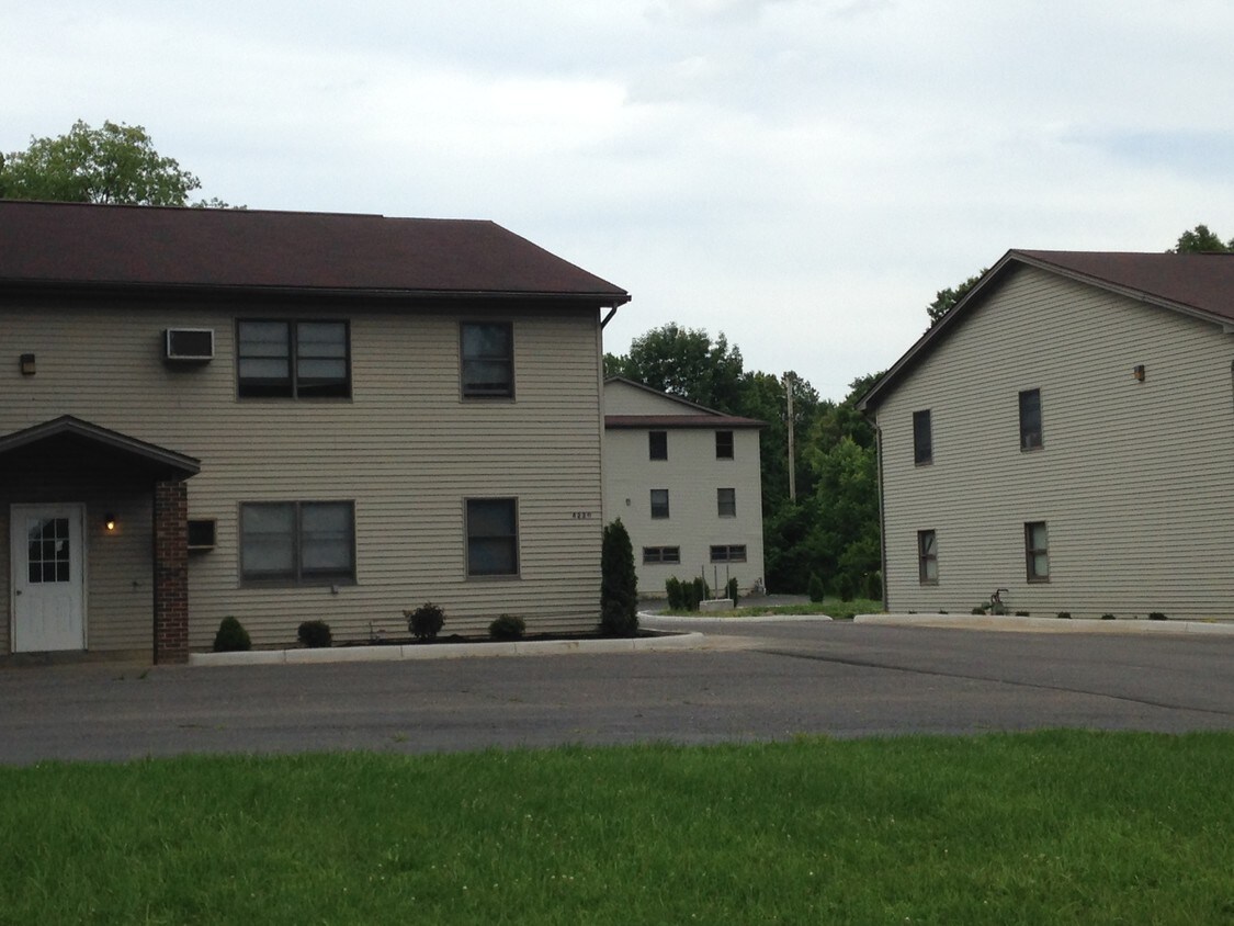 4198 Pembrook Rd, Austintown, OH 44515 Apartments in Austintown, OH