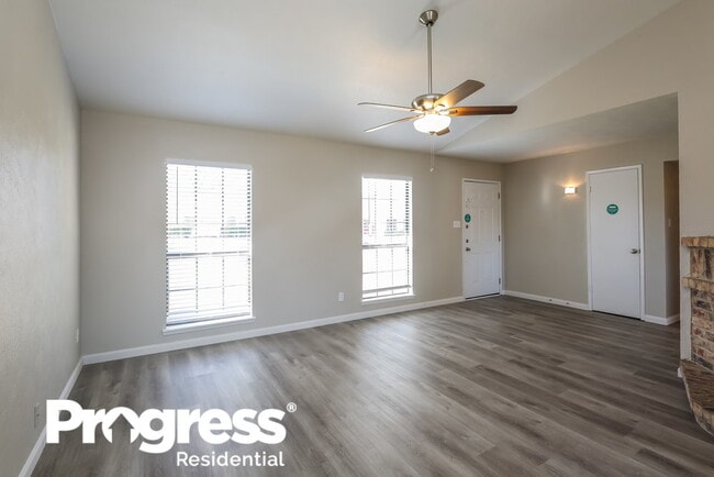 Building Photo - 1514 Chablis St