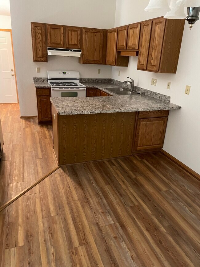 1370 Jensen Ct, Delafield, WI 53018 Townhome Rentals in Delafield WI