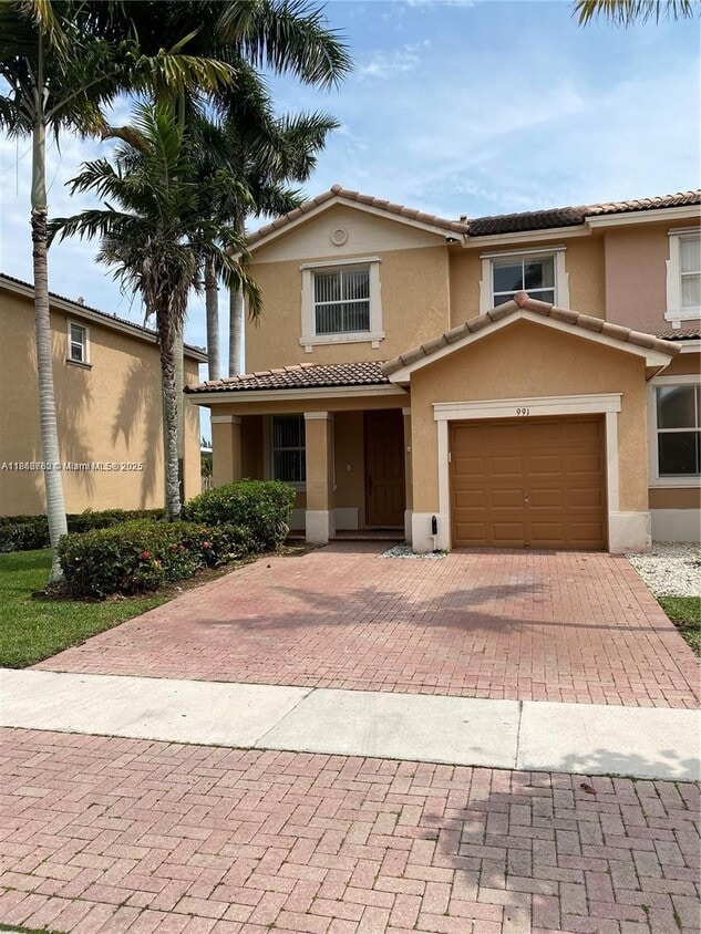 Foto principal - 991 NE 42nd Ave