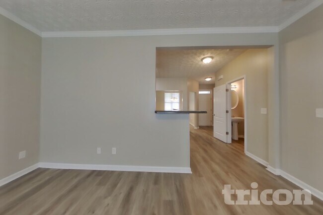 Foto del edificio - 6300 Ellenwood Dr