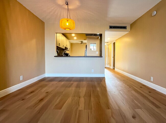 Building Photo - 6 Royal Palm Way