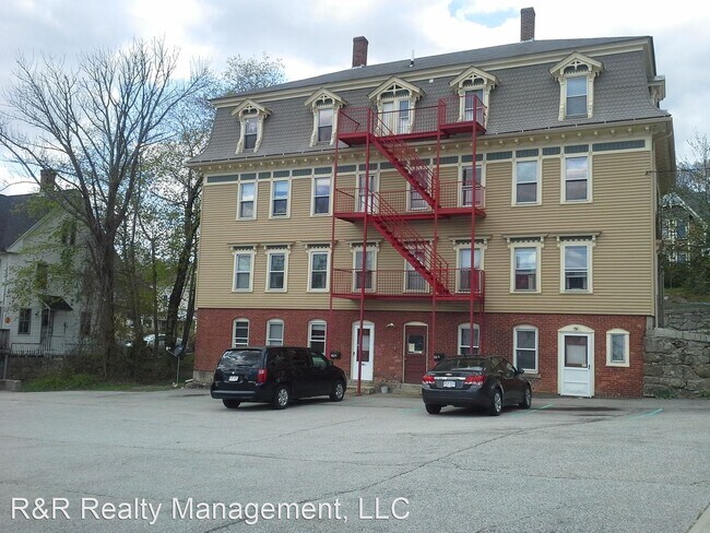 Building Photo - 106-108 Cottage St