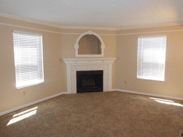 Building Photo - 17 W Woodstone