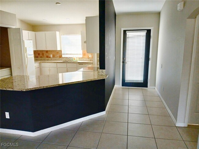 Foto del edificio - 3307 Surfside Blvd