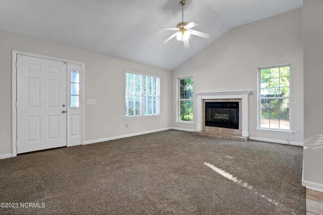 Foto del edificio - *** Promotion -- Sign lease by January 1 and receive $1000 off first months rent!!    3 Bedroom H...