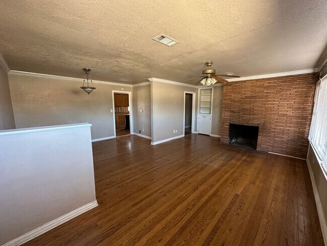 Foto del edificio - 2 Bedroom, 2 Bathroom, 2 Car Garage, Good Size Yard In Wolflin!! Text to Schedule Showing 806-340...