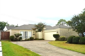 Building Photo - 1310 S Kirkwood Rd