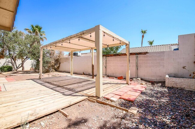 Building Photo - Charming Cul-de-Sac Home Awaits!