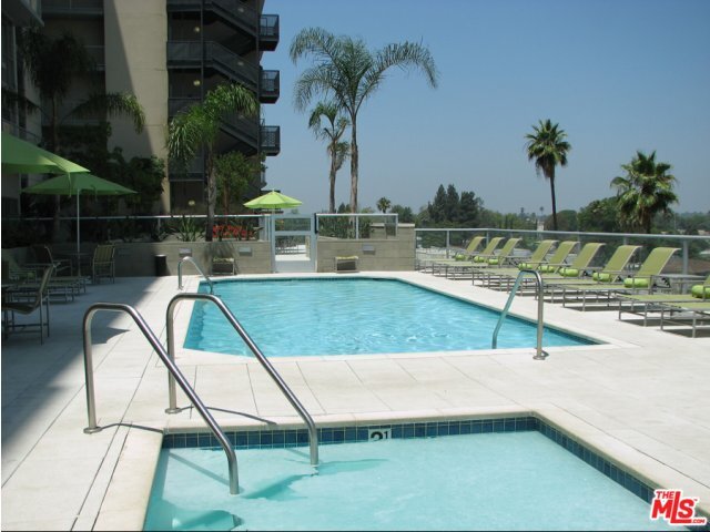 Foto del edificio - 5440 Tujunga Ave