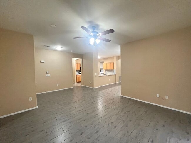 Foto del edificio - Beautiful Summerlin townhome, 3 bed, 2.5 bath, on 1st floor.