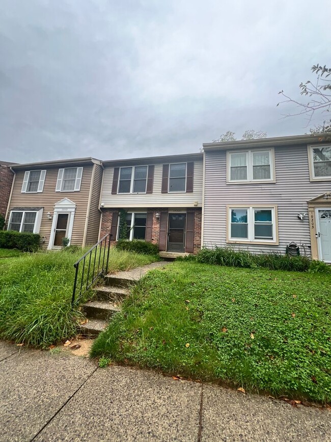 Building Photo - Charming 3 BR/2.5 BA Townhome in Germantown!