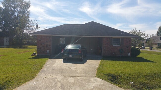 Building Photo - 18242 Smallen Dr