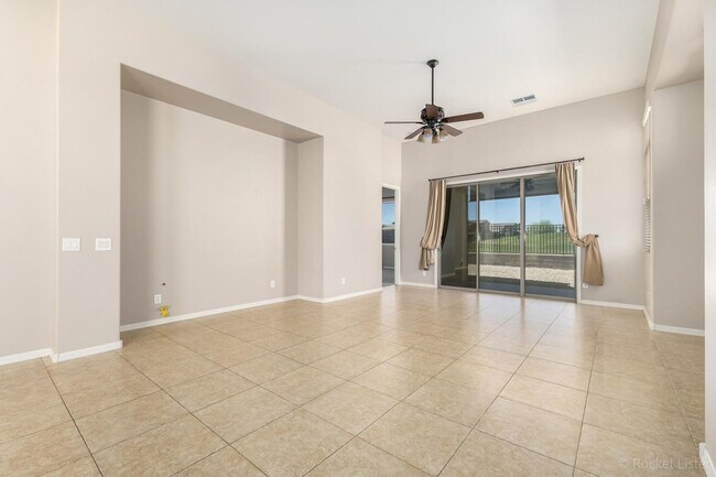 Foto del edificio - 2430 N 142nd Dr