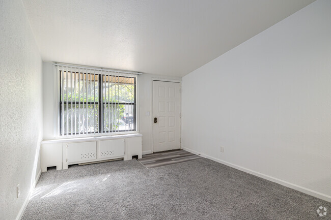 1BD, 1BA - 576SF - Actualizado - Randolph Court