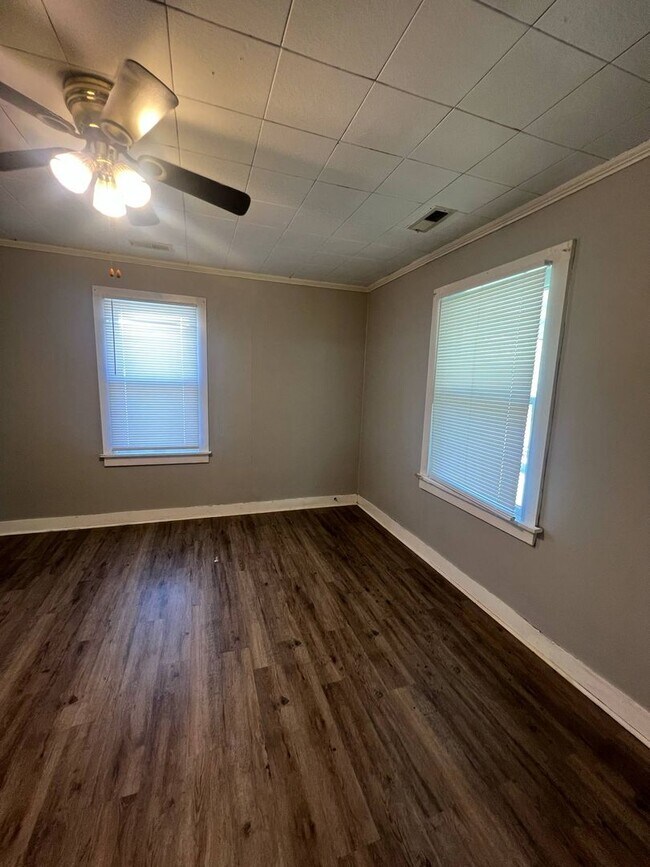 Foto del edificio - Cute 3 bedroom / 1 bathroom house with fenced in yard and shed In Joplin MO!!