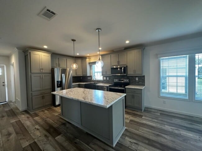 Building Photo - 40984 Roselle Lp