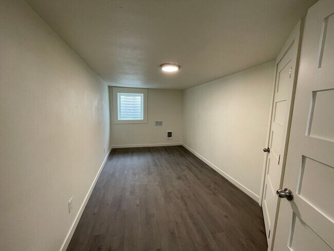 Foto del edificio - 505 W C St