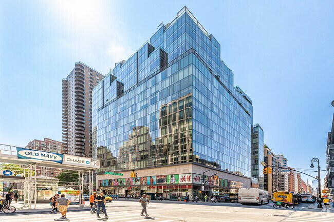 Alternate View - The Lucida