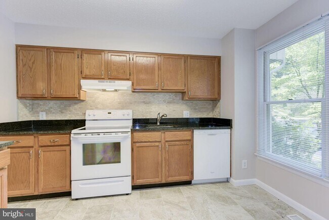 Building Photo - 1657 Oak Spring Way