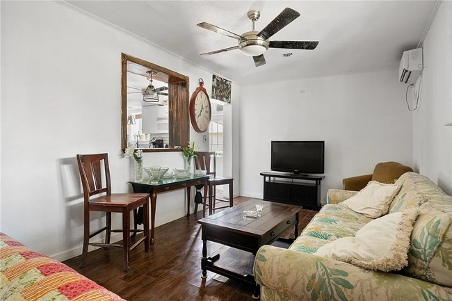 first of 3 floors living - 120 Retama Ln