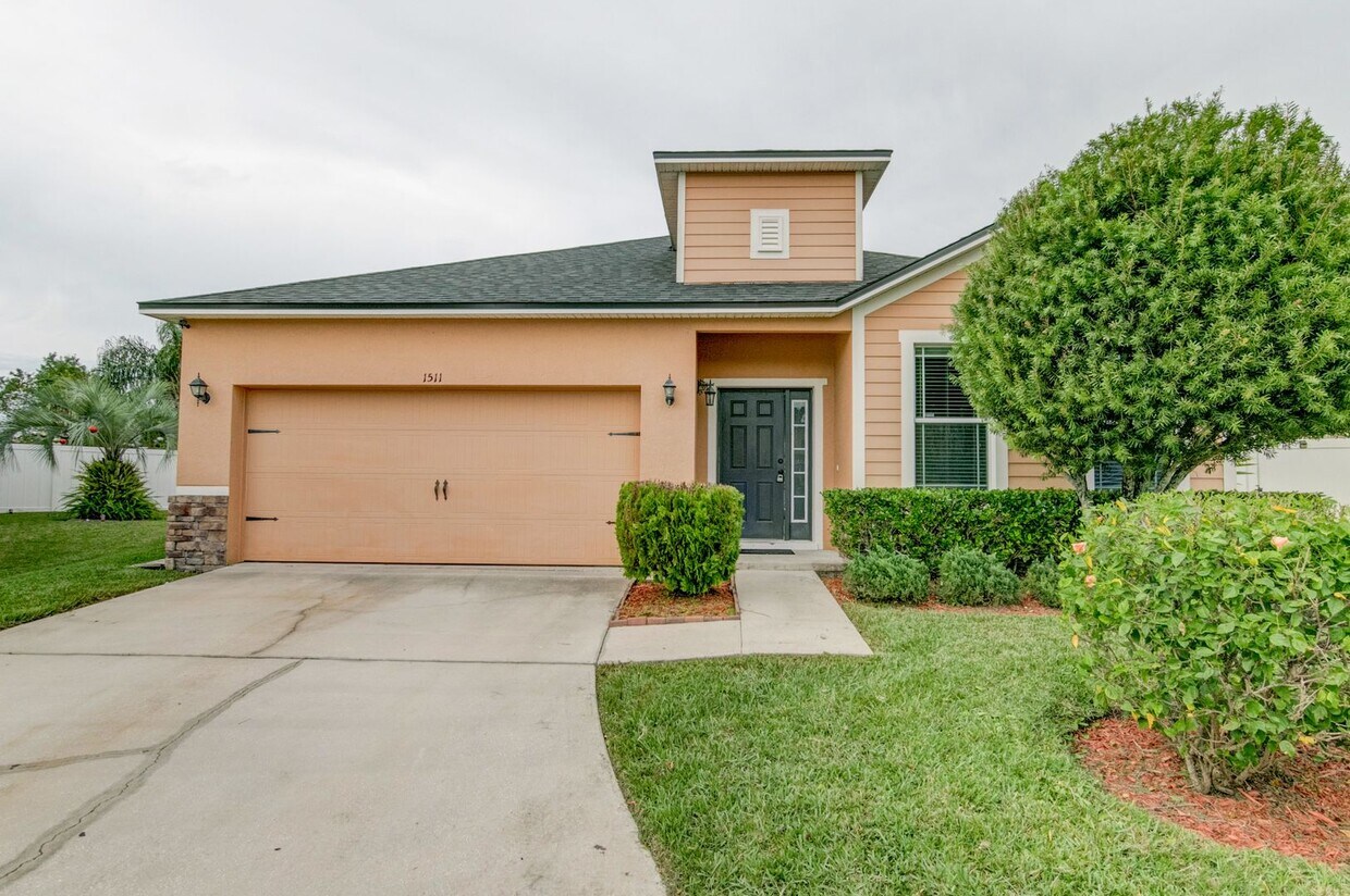 Foto principal - Beautiful Move-in Ready 4 bed/2bath home l...