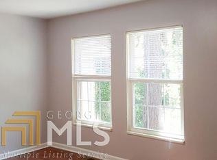 Building Photo - 2429 Peachwood Cir NE