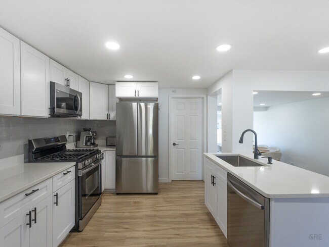 Building Photo - 20901 Catalpa St