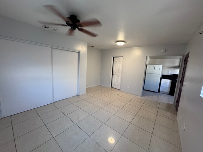 Habitación de estudio - 7614 Security Ave