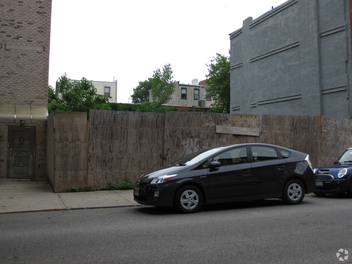 Building Photo - 105-109 Waverly Ave