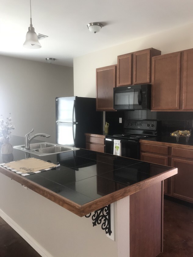 Foto principal - Bearkat Cove Townhomes