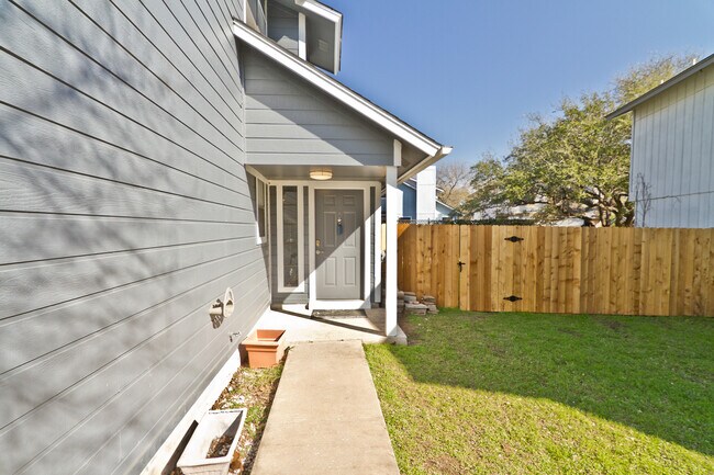 Building Photo - 12920 Modena Trail