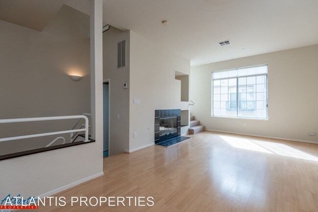 Building Photo - 2 br, 2.5 bath House - 397 Montecito Way