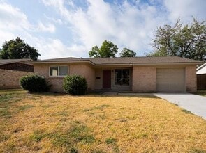 Building Photo - 522 La Salle Dr