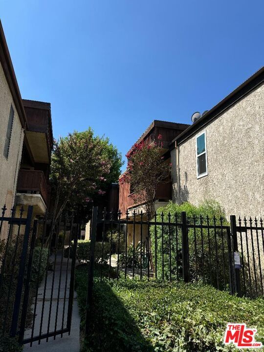 Foto del edificio - 13112 Moorpark St