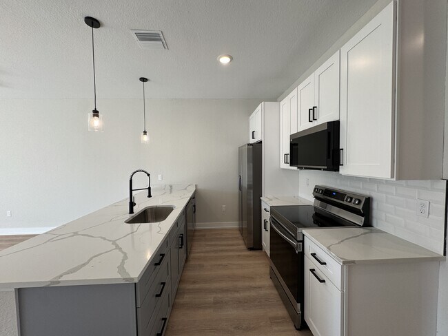 Building Photo - 2020 Dorion St