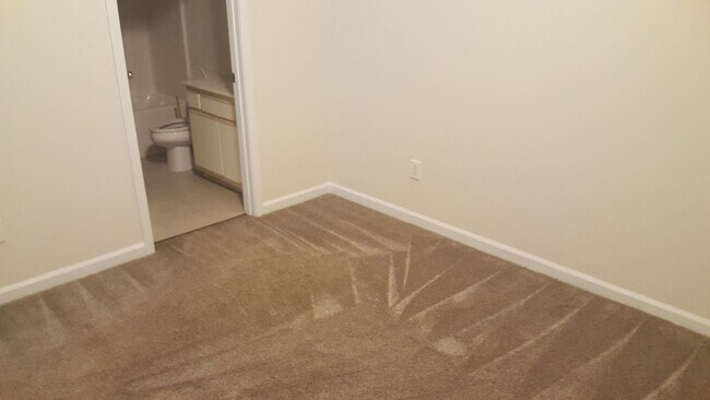 Foto del edificio - 2 Bedroom Condo in River Oaks