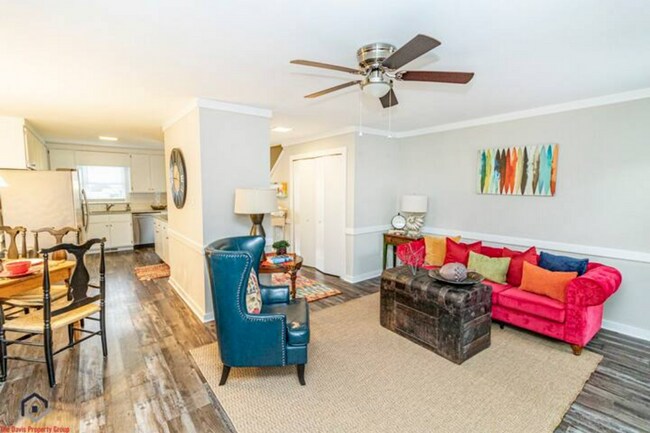 Building Photo - Townhouse with 2 bedrooms and 1.5 bathrooms in Willow Oaks