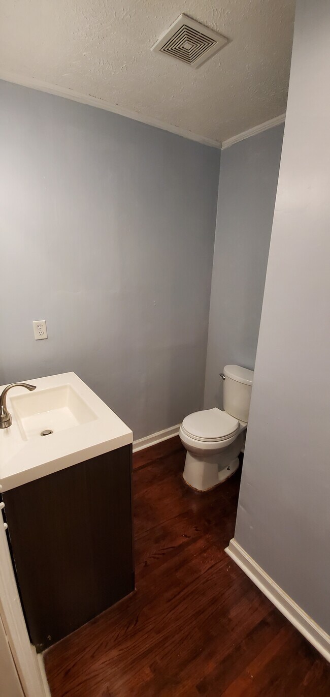 Building Photo - 925 Bonnie Ln