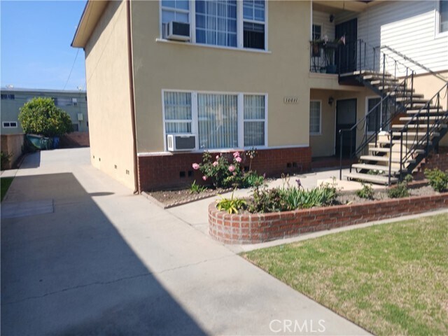 Foto principal - 10031 Wiley Burke Ave