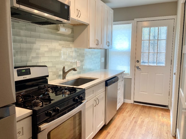 Photo - 4700 N Ashland Ave Apartment