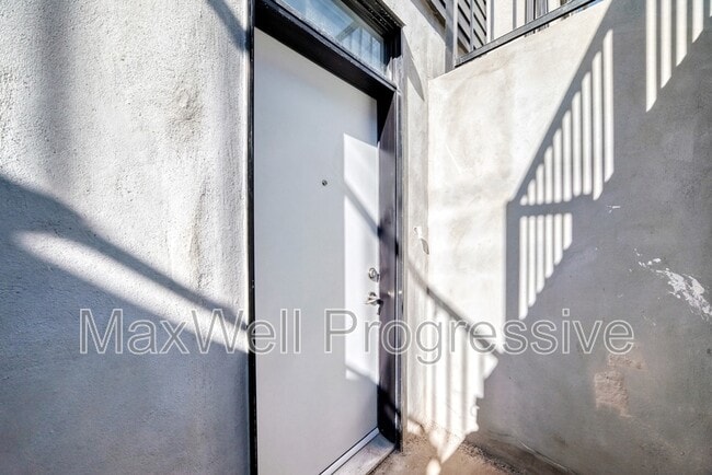 Building Photo - 11115-11151 51 St NW