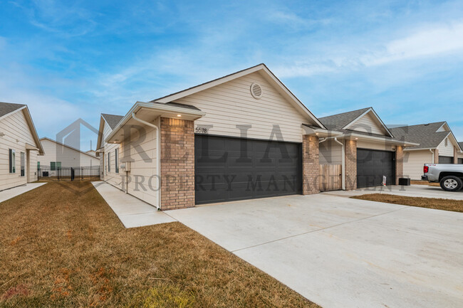 Building Photo - 5578 N Sandkey Ct