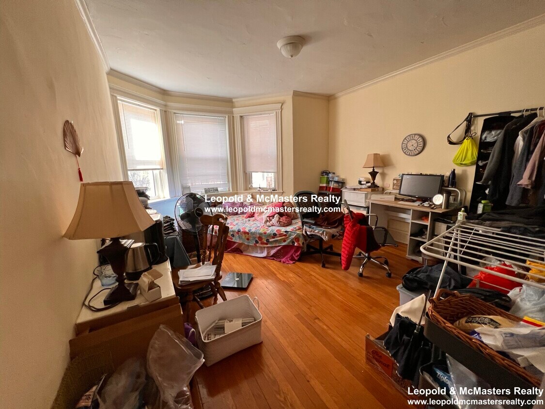 Primary Photo - 100 Queensberry St