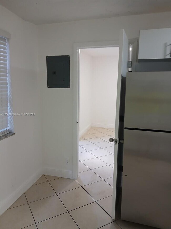 Foto del edificio - 2910 NW 6th Ct