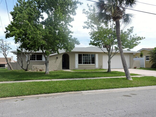 Building Photo - 1260 Island Dr